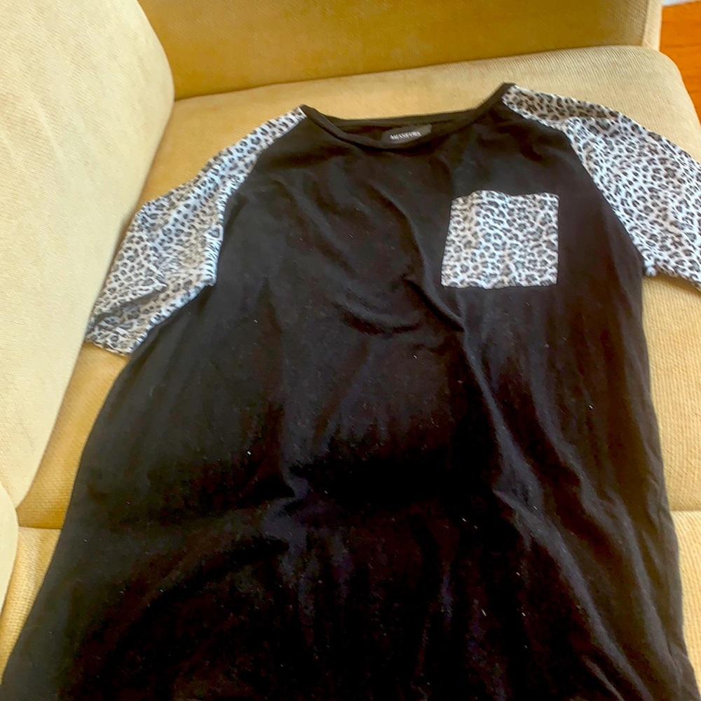 White cheetah print t shirt men’s small